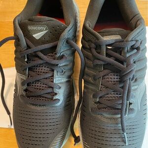 Women’s Saucony Hurricane 22 Athletic Shoes. Size 10.5. NEW IN BOX.